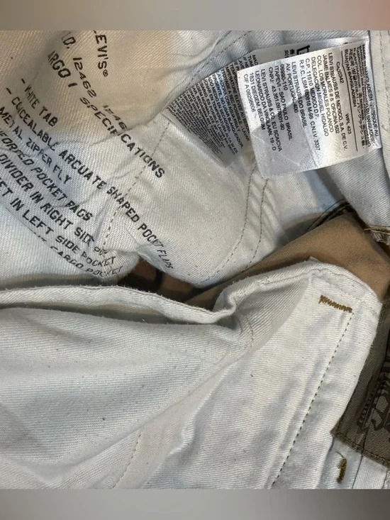 Levi's Khaki Cargo Pants 40 x 32 Multi-Pocket Design Levi's Cargo Pants - Picture 3 of 7